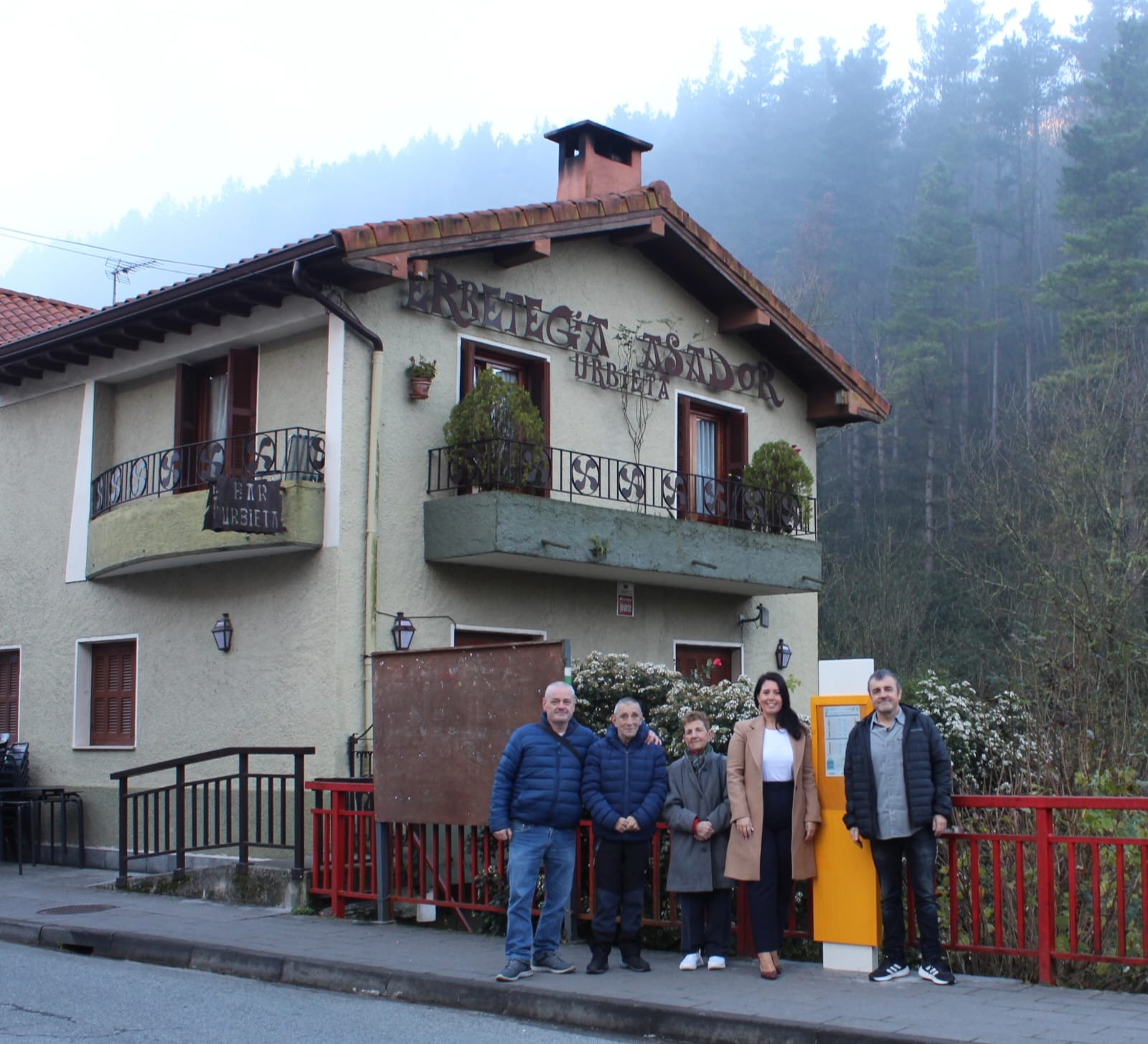 #language('DGN-THE-viewImage') La diputada de Movilidad, Turismo y Ordenación del Territorio, Azahara Domínguez, sigue dando pasos en la colaboración insterinstitucional y adecúa el servicio de Lurraldebus en Ataun para ajustarlo a la necesidades reales de la ciudadanía